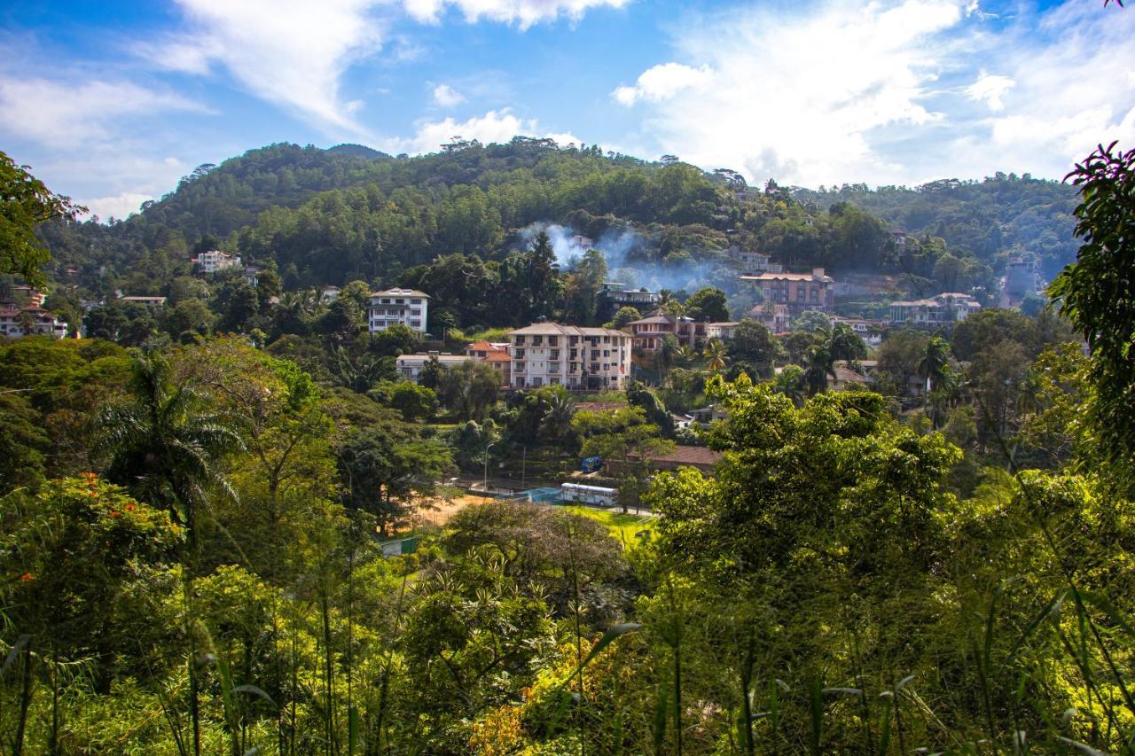 Hotel Lakefield Kandy Bagian luar foto