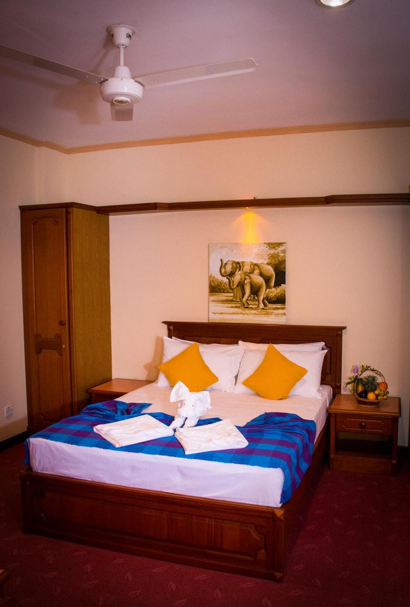 Hotel Lakefield Kandy Bagian luar foto