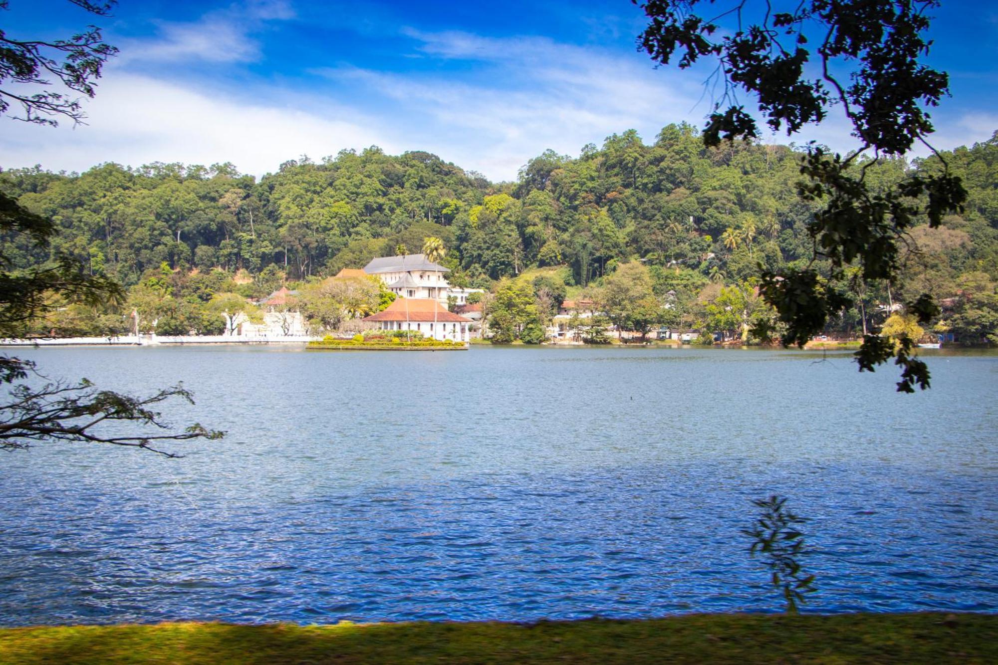 Hotel Lakefield Kandy Bagian luar foto