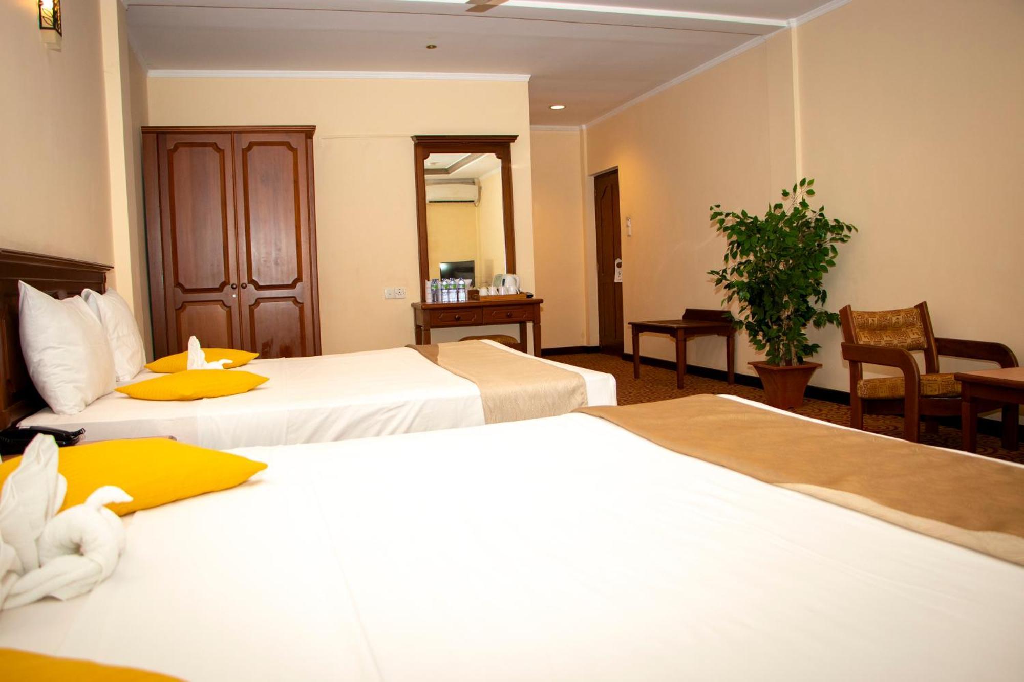 Hotel Lakefield Kandy Bagian luar foto