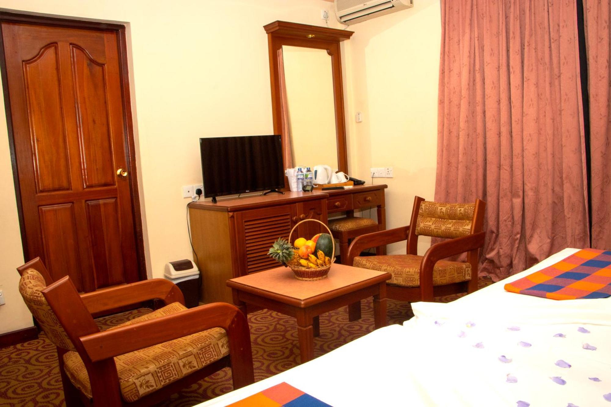 Hotel Lakefield Kandy Bagian luar foto