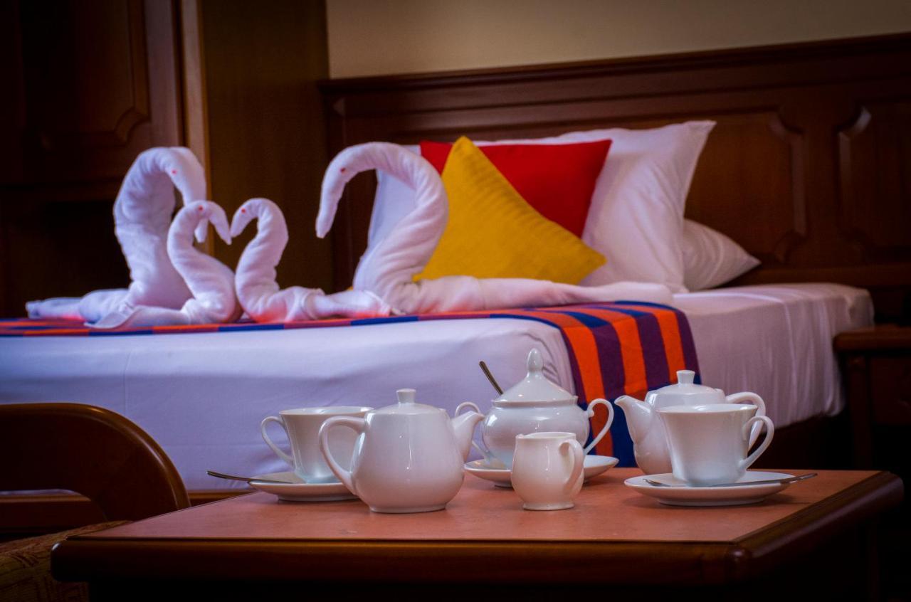 Hotel Lakefield Kandy Bagian luar foto